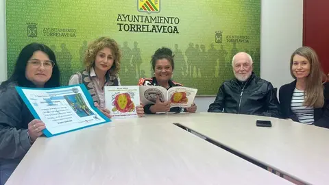 Presentaci&oacute;n de la exposici&oacute;n '35 a&ntilde;os compartiendo arte y educaci&oacute;n' en homenaje a Pedro Sobrado | Foto: Radio Studio