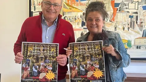 La concejala de Cultura, Esther V&eacute;lez, y el p&aacute;rroco de la Iglesia de La Asunci&oacute;n, Juan Carlos Rodr&iacute;guez, han presentado la representaci&oacute;n teatral &lsquo;Buscando a Nebrija&rsquo; | Foto: Radio Studio