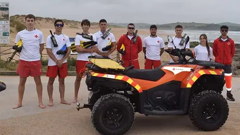 Plantilla de socorristas que atender&aacute; las playas de Pi&eacute;lagos este verano.