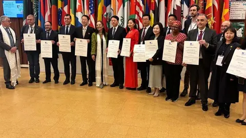 Costa Quebrada recibe en Par&iacute;s el Certificado como Geoparque Mundial de la UNESCO | Foto: Gobierno de Cantabria