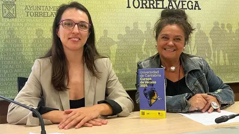 La directora de los cursos en Torrelavega, Patricia Mart&iacute;nez, y la concejala de Educaci&oacute;n, Esther V&eacute;lez, han presentado la 32&ordf; edici&oacute;n | Foto: Radio Studio