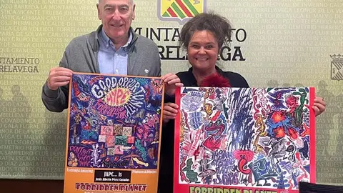 El artista Jes&uacute;s Alberto P&eacute;rez Casta&ntilde;os y la concejala Esther V&eacute;lez presentan la muestra | Foto: Radio Studio