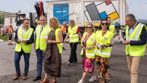 Visita a las obras de renovaci&oacute;n del centro medioambiental El Mazo | Foto: Gobierno