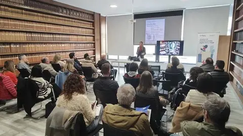 Una jornada de formaci&oacute;n en la C&aacute;mara de Comercio de Torrelavega