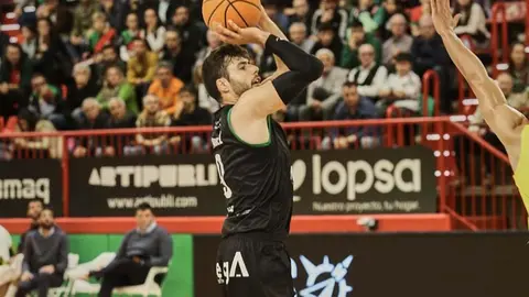 Germ&aacute;n Mart&iacute;nez ampl&iacute;a su vinculaci&oacute;n con el club una temporada m&aacute;s | Foto: Grupo Alega