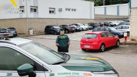 Guardia Civil en el pol&iacute;gono Mies de Molladar, en Cartes
