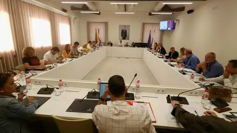Primer pleno celebrado en la antigua sede de la C&aacute;mara de Comercio en La Llama, rehabilitada en un nuevo edificio municipal | Foto: Ayuntamiento