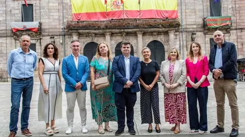 El grupo y la familia han tenido "sinton&iacute;a total" en el encuentro | Foto: PP