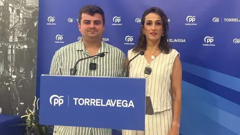 Miguel &Aacute;ngel Vargas y Luc&iacute;a Montes en la sede del partido | Foto: Radio Studio