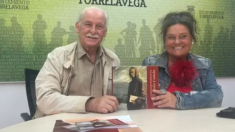 Tom&aacute;s Bustamante y Esther V&eacute;lez en la presentaci&oacute;n del libro | Foto: Radio Studio