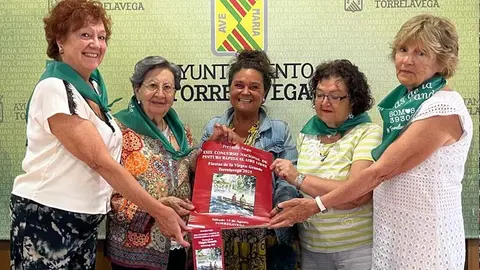 Marisa Caballero, Elvira Mediavilla, Dolores Mart&iacute;nez y Aurora Miranda junto a la concejala de Cultura, Esther V&eacute;lez | Foto: Radio Studio