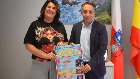El alcalde de Pi&eacute;lagos, Carlos Caram&eacute;s, y la concejala de Festejos, Gloria B&aacute;rcena, presentan la Fiesta del Turista 2025 | Foto: Ayuntamiento de Pi&eacute;lagos