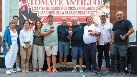 Foto de familia de los ganadores de la Feria Nacional del Tomate Antiguo | Foto: Ayuntamiento
