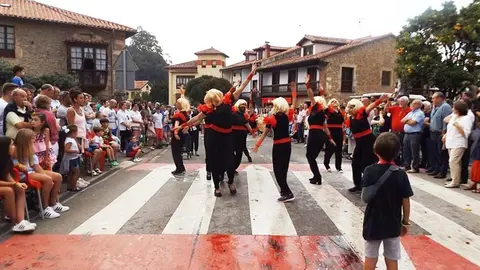 Imagen de archivo del Ayuntamiento de Alfoz de Lloredo de Desfile de Carrozas y Carretas de Los Santos M&aacute;rtires
