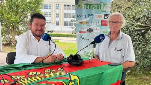 El concejal Jes&uacute;s S&aacute;nchez y Guy Ferrier