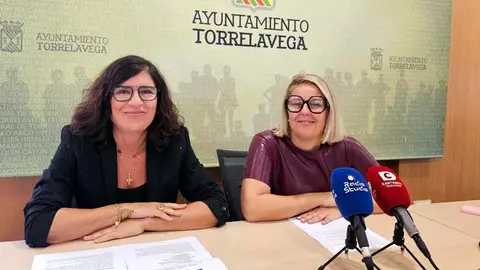 Natalia de los Arcos y Cristina Garc&iacute;a Vi&ntilde;as | Foto: Ayuntamiento de Torrelavega
