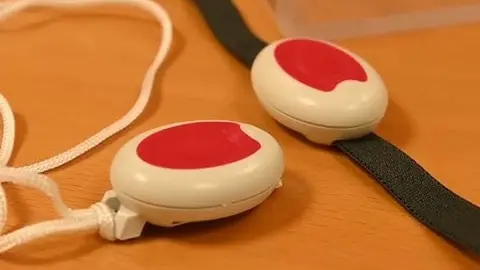 Pulsera del servicio de Teleasistencia de Torrelavega