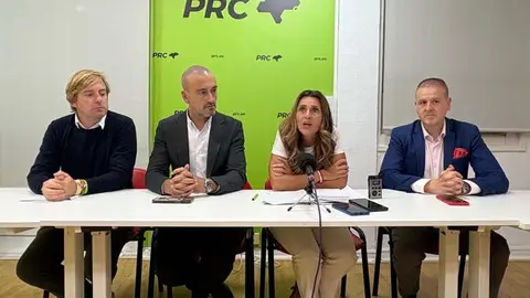 Paula Fern&aacute;ndez Via&ntilde;a compareci&oacute; ante los medios de comunicaci&oacute;n junto a los alcaldes de Torrelavega, Reoc&iacute;n y San Felices de Buelna, Javier L&oacute;pez Estrada, Pablo Diestro y Jos&eacute; Antonio Cobo