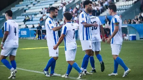 Los jugadores locales celebran el gol ante la Cultural | Foto: RSGT