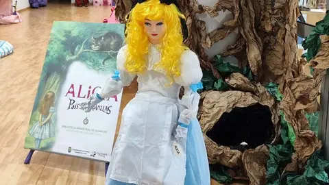 El libro de Lewis Carroll &ldquo;Alicia en el Pa&iacute;s de las Maravillas&rdquo; ha sido hilo conductor de las diferentes actividades | Foto: Ayuntamiento