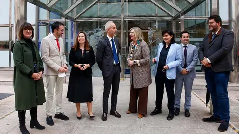 El consejero Sergio Silva junto a su equipo antes de presentar el presupuesto de su departamento | Foto: Gobierno
