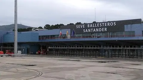 Instalaciones del aeropuerto c&aacute;ntabro.