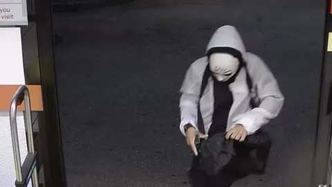 Imagen captada por la c&aacute;mara de seguridad del &aacute;rea de servicio