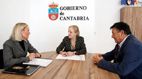 Reuni&oacute;n de trabajo entre el Gobierno de Cantabria y el Ayuntamiento de Santillana del Mar.
