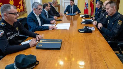 Imagen del Ayuntamiento de Torrelavega de la reuni&oacute;n celebrada este lunes&nbsp;en la Delegaci&oacute;n del Gobierno en Cantabria