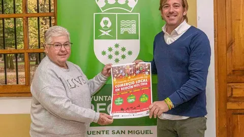 El alcalde, Pablo Diestro, y la concejala de Comercio, &Aacute;ngeles Gonz&aacute;lez, han presentado la campa&ntilde;a | Foto: Ayuntamiento