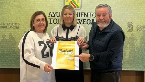 Cristina Garc&iacute;a Vi&ntilde;as, concejala de comercio del Ayuntamiento de Torrelavega, y Rodolfo del Barrio y Marta Saiz, de la comisi&oacute;n de comercio de C&aacute;mara Torrelavega, han presentado la campa&ntilde;a | Foto: Radio Studio