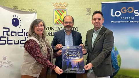 Rosa Echevarr&iacute;a, Jos&eacute; Luis Urraca y Pablo Arce, de izquierda a derecha, presentan la novena edici&oacute;n del certamen | Foto: Radio Studio
