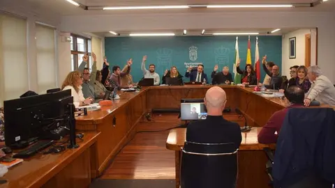 Pleno extraordinario en el que se ha aprobado el presupuesto de Pi&eacute;lagos | Foto: Ayuntamiento