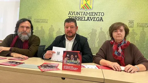Jos&eacute; Luis Serzo y Rosa Poo junto al concejal Jes&uacute;s S&aacute;nchez presentan TheWelcome | Foto: Radio Studio