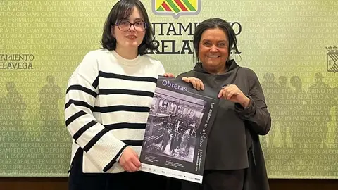 La comisaria de la exposici&oacute;n, Sara del Hoyo, y la concejala de Cultura, Esther V&eacute;lez, presentan la muestra | Foto: Radio Studio