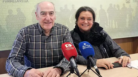 La concejal de Cultura, Esther V&eacute;lez, y el comisario de la muestra, Jes&uacute;s Alberto P&eacute;rez Casta&ntilde;os | Foto: Ayuntamiento