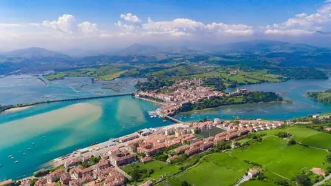 Vista a&eacute;rea de San Vicente de la Barquera | Foto: Ayuntamiento