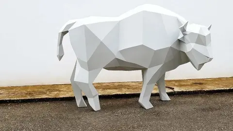 Uno de los cinco bisontes que decorar&aacute;n las calles torrelaveguenses | Foto: Otaru Esculturas