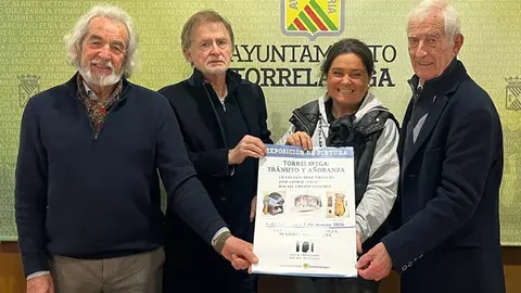 Presentaci&oacute;n de la exposici&oacute;n colectiva 'Torrelavega, tr&aacute;nsito y a&ntilde;oranza' con 16 obras de Rafa Crespo, Antonio D&iacute;az Villegas y Jos&eacute; G&oacute;mez | Foto: Radio Studio
