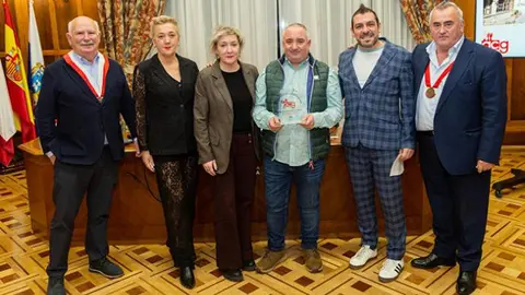 Irene, Fran, Fernando y Marta, del Pucheru 4 Almas, tras recoger el premio