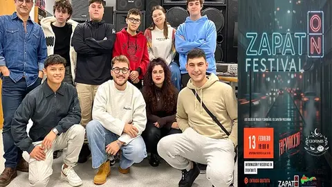Grupo de alumnos para los que el festival ZapatON ser&aacute; una fiesta y un examen, junto al profesor y el cartel del evento.