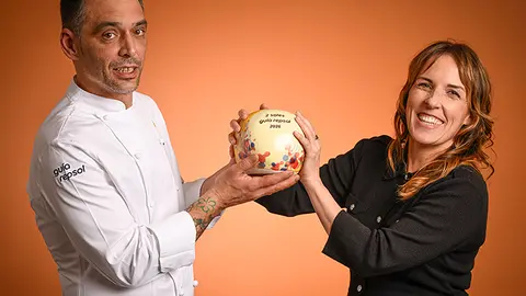 Eduardo Quintana y Cristina Cruz, del restaurante La Bicicleta, con su nuevo Sol Repsol