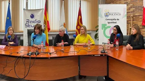 Participantes este s&aacute;bado en la tertulia en torno al 8M en Polanco.