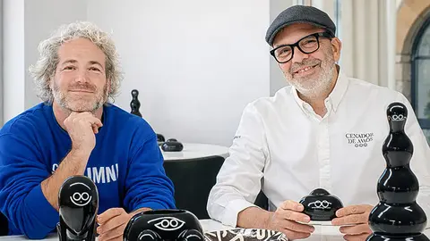 El chef Jes&uacute;s S&aacute;nchez (dcha) junto al artesano Juan D&iacute;az-Faes