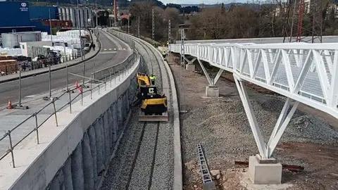 Estado actual de la v&iacute;a auxiliar, en una fase avanzada | Foto: MITMA