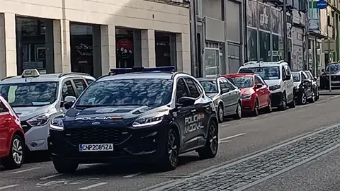 Coche patrulla de la Polic&iacute;a Nacional en Torrelavega.