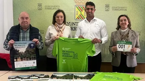 Presentaci&oacute;n de la X Marcha contra el C&aacute;ncer de Torrelavega | Foto: Radio Studio