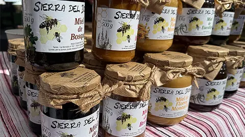 Parte de las mieles que comercializa Sierra del Dobra