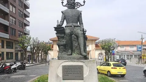 Estatua de Miguel de Cervantes en Torrelavega | Foto: Ayuntamiento