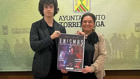 Alejandro Revuelta y Esther V&eacute;lez presentan 'Enigmas' | Foto: Radio Studio